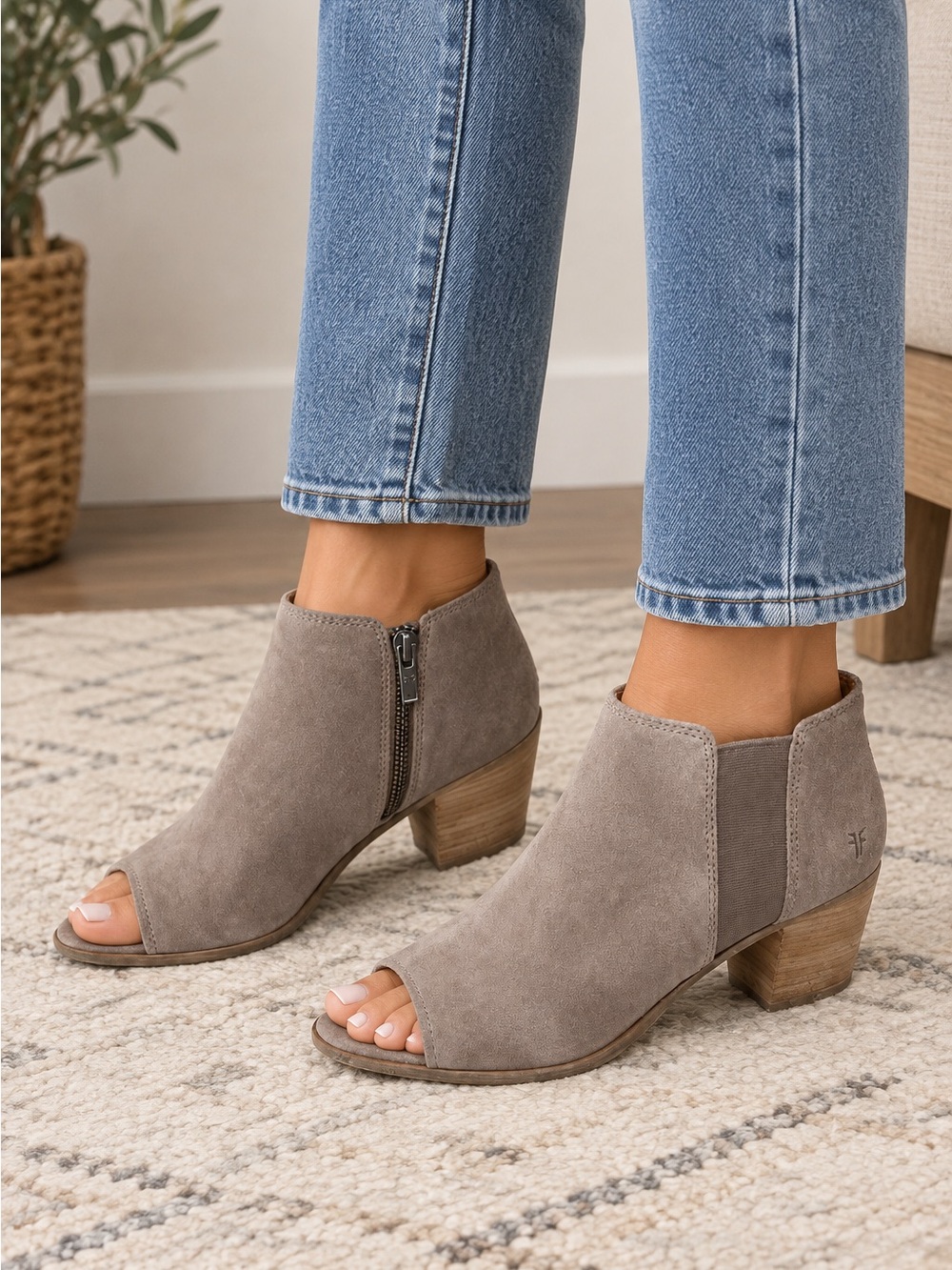 FRYE Danica Chelsea Peep Toe Heeled Suede Booties Size 6